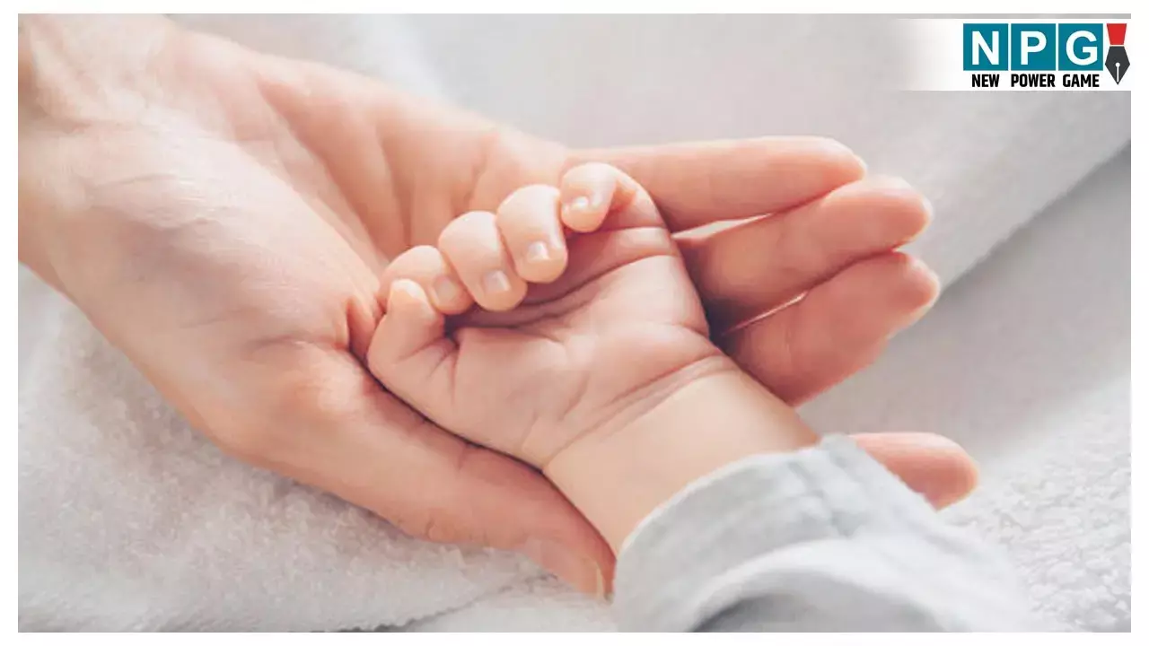 Balrampur Hospital News: जिला अस्पताल के कर्मचारियों की लापरवाही से हुई 3 महीने की मासूम की मौत, बिना ऑक्सीजन बच्ची को किया रेफर, रास्ते में तोड़ा दम