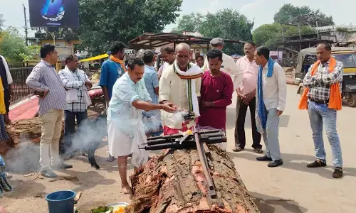 Bastar Dussehra 2025 :  अंडा और मोंगरी मछली की बलि के साथ सम्पन्न हुई बारसी उतारनी रस्म, विशाल रथ निर्माण की शुरुआत