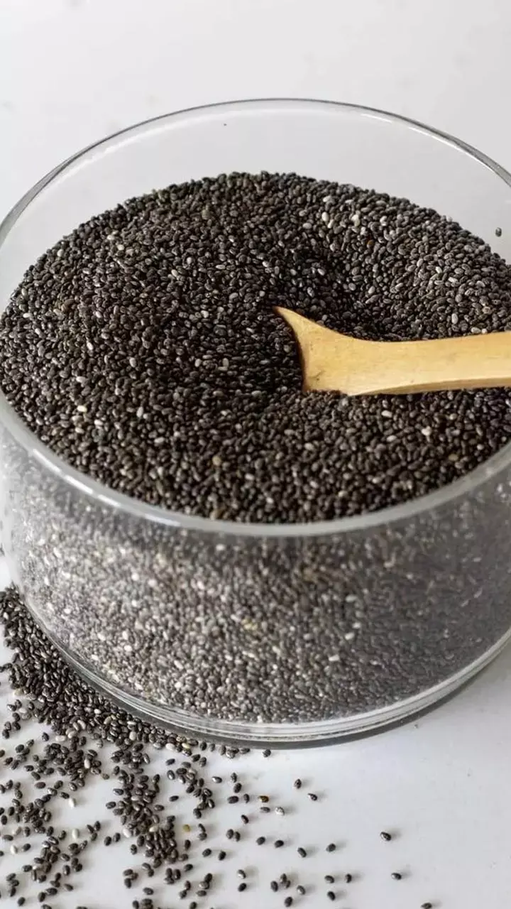 Chia Seeds Ke Side Effects: किन लोगों को भूलकर भी चिया सीड्स नहीं खाना चाहिए