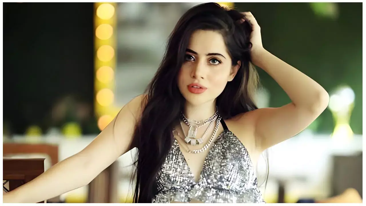 Urfi Javed News: अश्लील तस्वीरें लीक करने की उर्फी जावेद को मिली धमकी, डर से घबराई एक्ट्रेस, जानिए वजह...