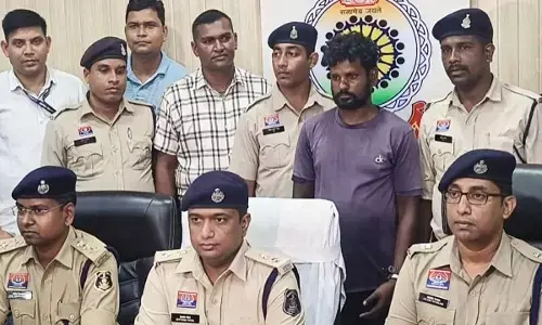 Raigarh 4 Murder Case Solved: चरित्र शंका बनी मर्डर की वजह, पड़ोसी ने नाबालिग के साथ मिलकर दिया घटना को अंजाम