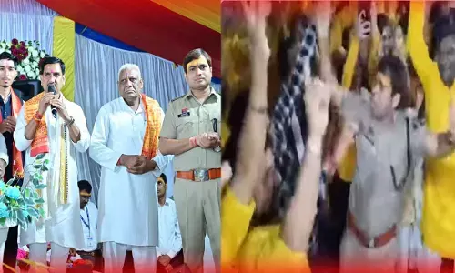 CG News: जब जिले के एसपी झूमे...भागवत कथा के मौके पर भक्ति रस में डूबे पुलिस कप्तान जमकर थिरके, देखिये वीडियो