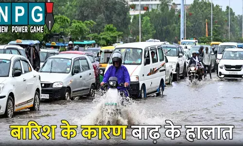 UP Me Aaj Ka Mausam: बारिश के कारण बाढ़ के हालात! 12 जिलों में बारिश का अलर्ट , जानिए आपके जिले में आज का मौसम कैसा रहेगा?