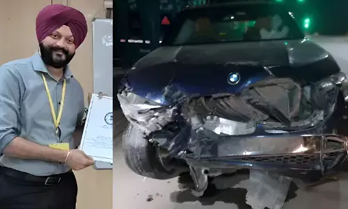 Delhi News Hindi: दिल्ली में भीषण सड़क हादसा! वित्त मंत्रालय के उप सचिव की मौत, पत्नी ICU में भर्ती, जिंदगी मौत की जंग, जानिए कैसे हुआ हादसा?