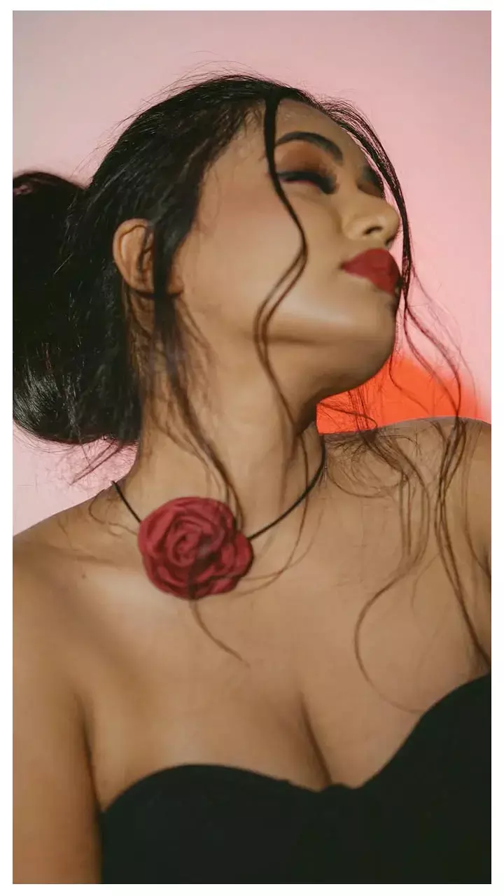 ब्लैक ड्रेस में कहर ढाती दिखीं Garima Chaurasia, HOT फोटो ने मचाया जबरदस्त धूम...