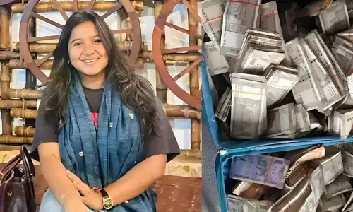 ACS Nupur Bora Scam: अफसर बनने पर बोलीं थी- गरीबों की सेवा करनी है.. अब घर से मिला करोड़ों का खजाना! देख कर फटी रहा जाएँगी आँखें