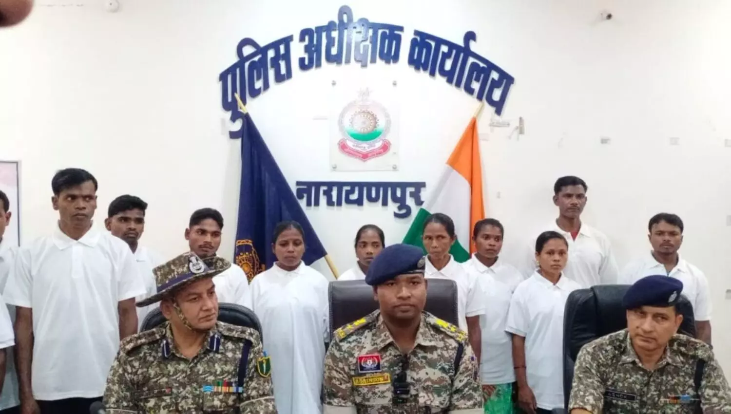 CG में नक्सलियों की टूटी कमर: इंटेलिजेंस बेस्ड ऑपरेशन्स से बड़े लीडरों में डर, 18 लाख के इनामी 12 माओवादियों ने किया सरेंडर