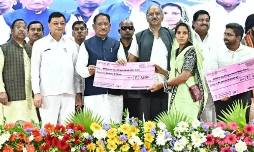 CG News: CM विष्णुदेव ने विश्वकर्मा जयंती पर दी श्रमवीरों को बड़ी सौगात, दीदी ई-रिक्शा योजना की सहायता राशि बढाने की घोषणा, श्रमिकों के मकान निर्माण हेतु अनुदान राशि बढाने का ऐलान...