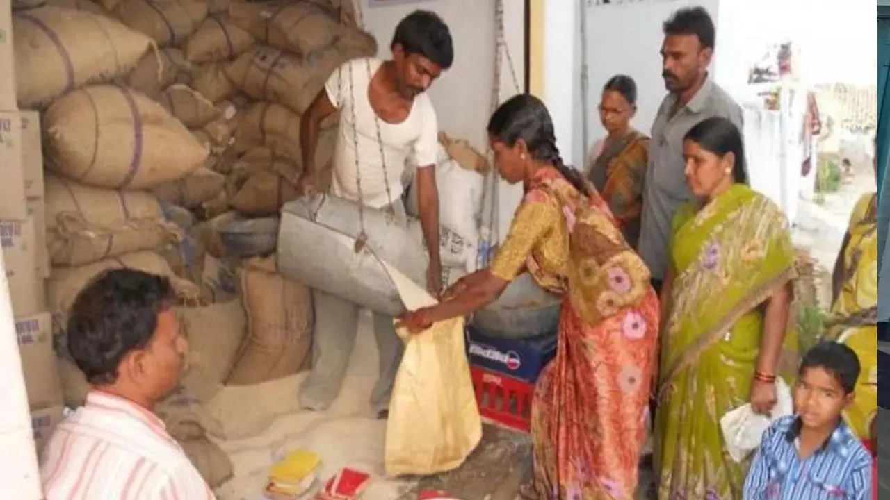 CG में शक्कर वितरण में अनियमितता, 166 उचित मूल्य दुकान निलंबित, 153 निरस्त, 22 दुकान संचालकों के खिलाफ एफआईआर CG में शक्कर वितरण में अनियमितता, 166 उचित मूल्य दुकान निलंबित, 153 निरस्त, 22 दुकान संचालकों के खिलाफ एफआईआर