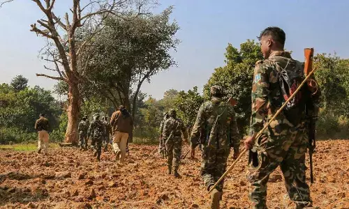 Sukma Encounter News : सुकमा में माओवादियों और जवानों के बीच मुठभेड़, फायरिंग जारी