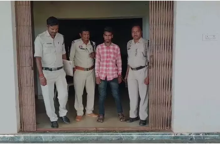 Jashpur News: 13 साल की छात्रा से दुष्कर्म, दो दिनों तक जंगल में रखा, फिर अपने घर में किया दुष्कर्म...