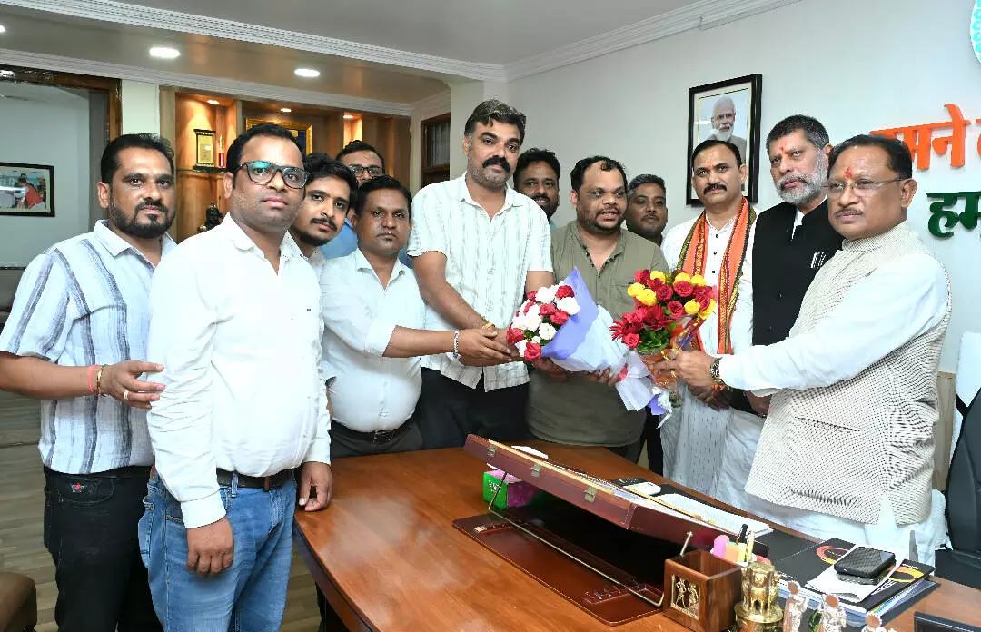 बड़ी खबर: NHM कर्मचारियों की हड़ताल समाप्त, CM विष्णुदेव से मुलाक़ात के बाद फैसला, CM ने किया स्वागत