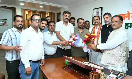 बड़ी खबर: NHM कर्मचारियों की हड़ताल समाप्त, CM विष्णुदेव से मुलाक़ात के बाद फैसला, CM ने किया स्वागत