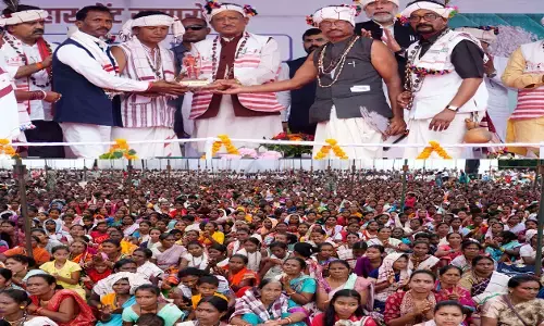 Jagdalpur News: जगदलपुर में नुआखाई मिलन समारोह में शामिल हुए CM विष्णुदेव साय, धुरवा समाज के लिए डोम निर्माण हेतु 75 लाख रुपए की घोषणा