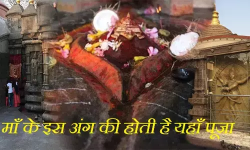 Kamakhya Devi Temple :  माँ के इस अंग की होती है यहाँ पूजा, उन तीन दिनों में पुरुषों का जाना वर्जित, नदी का पानी हो जाता है लाल, जानें  अंबुवाची मेले का रहस्य