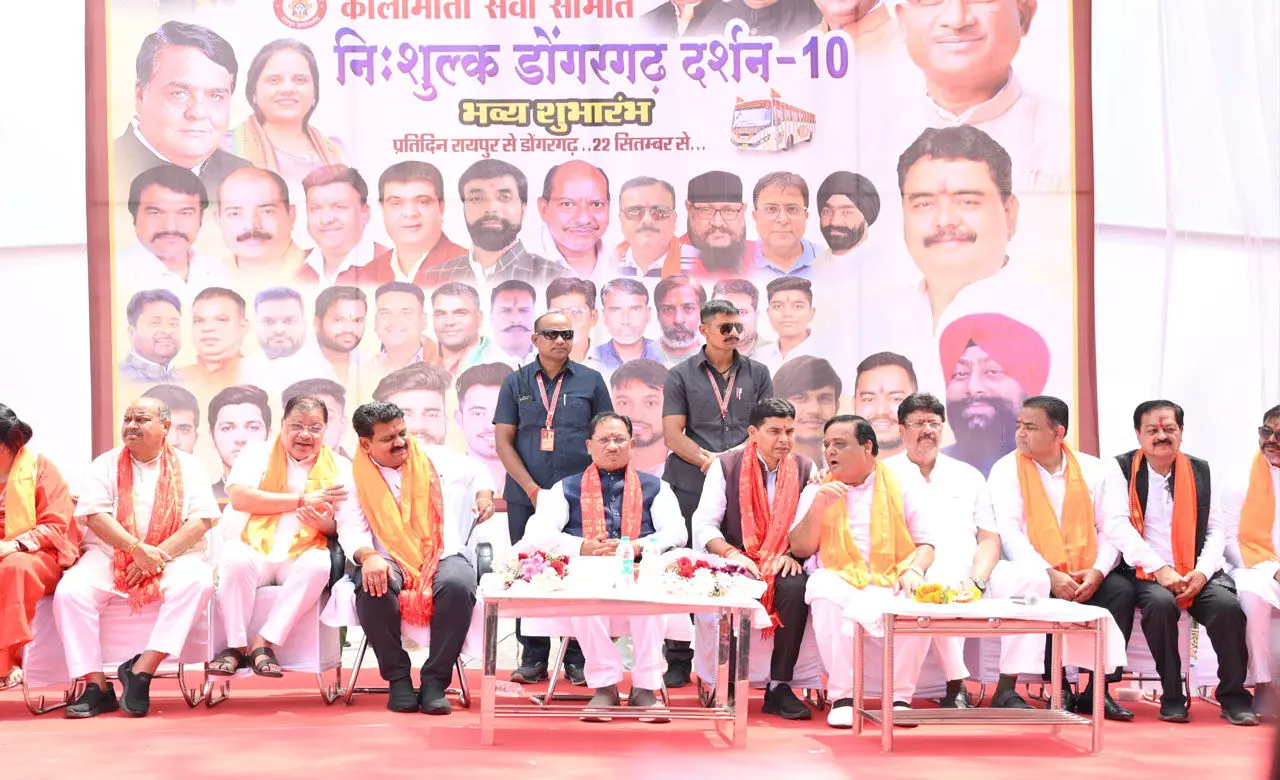 CG News: नवरात्र में श्रद्धालुओं को सौगात, नि:शुल्क बस सेवा शुरू, CM विष्णुदेव ने 4 बसों को दिखाई हरी झंडी, दो सौ श्रद्धालु बम्लेश्वरी दर्शन के लिए रवाना