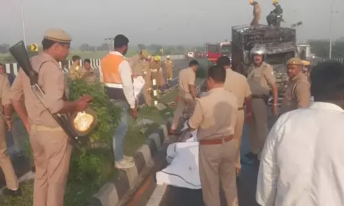 Road Accident News:हाईवे पर भीषण हादसा, कार और मिनी बस की टक्कर, 5 की दर्दनाक मौत, जानिए कैसे हुआ हादसा?