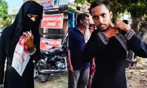 बुर्के में दिखी मर्दाना चाल वाली महिला! फिर पर्दा उठाते ही हुआ चमत्कार; लोगों ने कहा- वाह क्या सीन है..देखें वायरल वीडियो