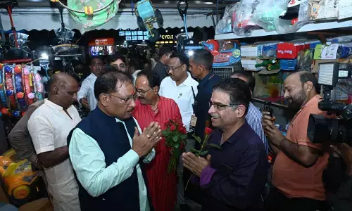 CM Vishnudeo Sai: नवरात्रि पर्व पर CM विष्णुदेव पहुंचे बाजार, जीएसटी 2.0 से व्यापारियों और उपभोक्ताओं से की चर्चा