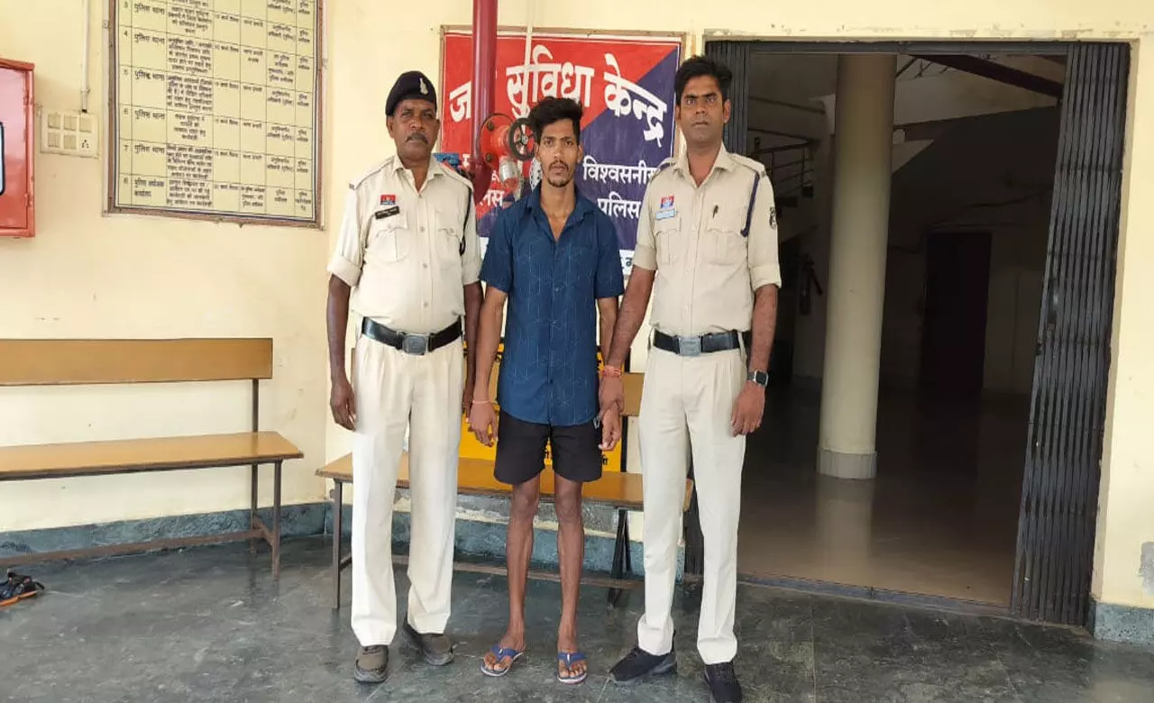 Jashpur News: पहले प्यार का नाटक, फिर किया दुष्कर्म, विवाद होने पर युवती का मोबाइल छीनकर फेसबुक पर अश्लील फोटो किया वायरल, ओडिशा से गिरफ्तार