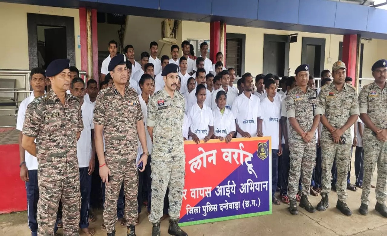 Dantewada: 71 Naxalites surrender: बड़ी कामयाबी, पहली बार 71 नक्सलियों ने किया सरेंडर, इनमें 64 लाख के 30 माओवादी भी शामिल...