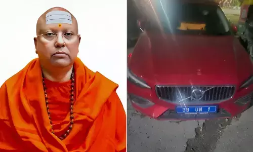 Delhi Ashram Scandal: बाबा का गंदा खेल बेनकाब, 17 लड़कियों ने खोला राज, वॉर्डन करवाती थी मुलाकात, फर्जी UN नंबर से घूमता था, आरोपी स्वामी चैतन्यानंद फरार