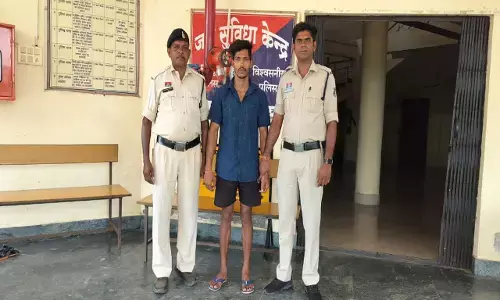 Jashpur News: पहले प्यार का नाटक, फिर किया दुष्कर्म, विवाद होने पर युवती का मोबाइल छीनकर फेसबुक पर अश्लील फोटो किया वायरल, ओडिशा से गिरफ्तार