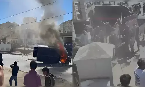 Ladakh Violence News: लद्दाख में हिंसा, भड़के युवा, BJP ऑफिस में लगाई आग, CRPF की गाड़ी जलाई! 6 अक्टूबर को केंद्र की बैठक, जानिए पूरा मामला