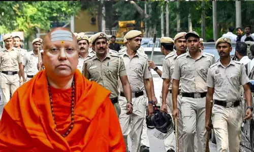 चैतन्यानंद को लेकर बड़ा खुलासा: बाबा के पाप में ये महिला स्टाफ भी रही शामिल, SRISIIM संस्थान को बनाया था हवस का अड्डा