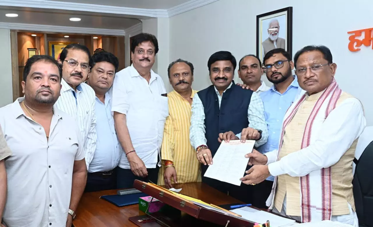 CG Employees News: मुख्यमंत्री से कर्मचारी अधिकारी फेडरेशन ने की मुलाकात, CM विष्णुदेव बोले-कर्मचारियों की समस्याओं पर....