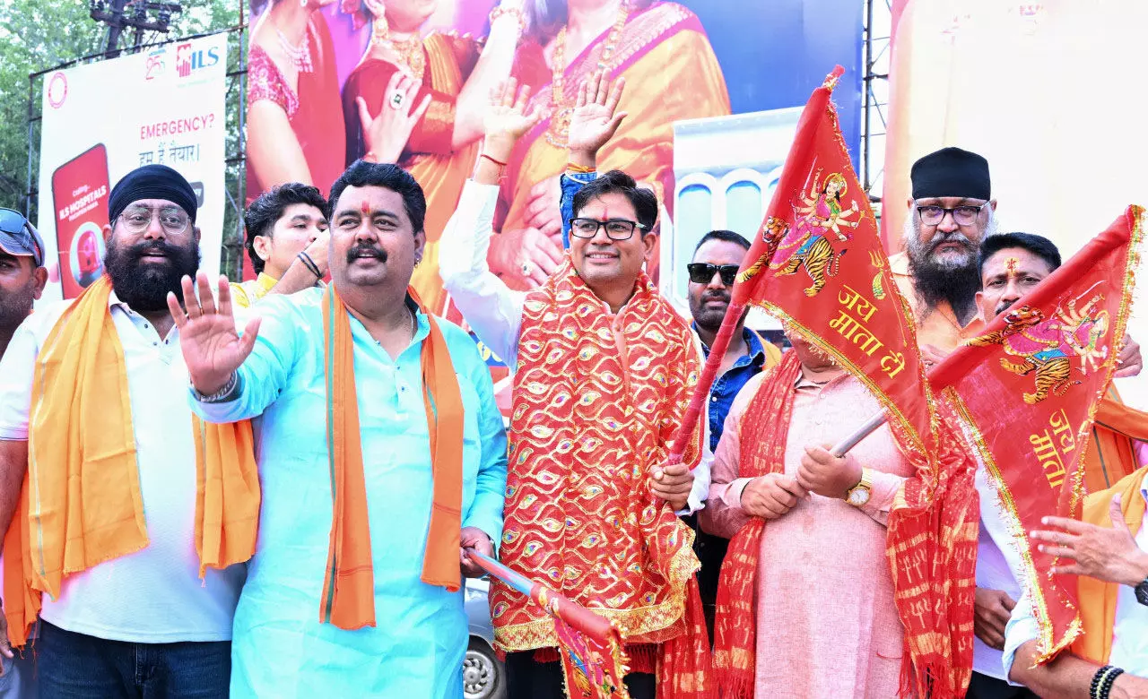 CG News: वित्त मंत्री ओपी चौधरी ने महाकाली मंदिर में की पूजा-अर्चना, श्रद्धालुओं के बस को डोंगरगढ़ दर्शन के लिए किया रवाना...