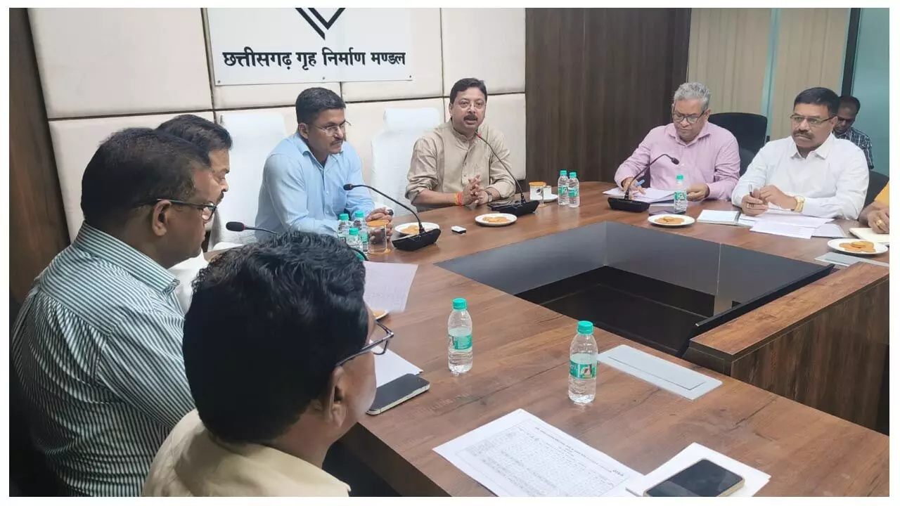 Chhattisgarh Housing Board: छत्तीसगढ़ गृह निर्माण मंडल की योजनाओं में रिफॉर्म एवं हितग्राही के सुविधा मूलक प्रावधानों को शामिल करने समीक्षा...