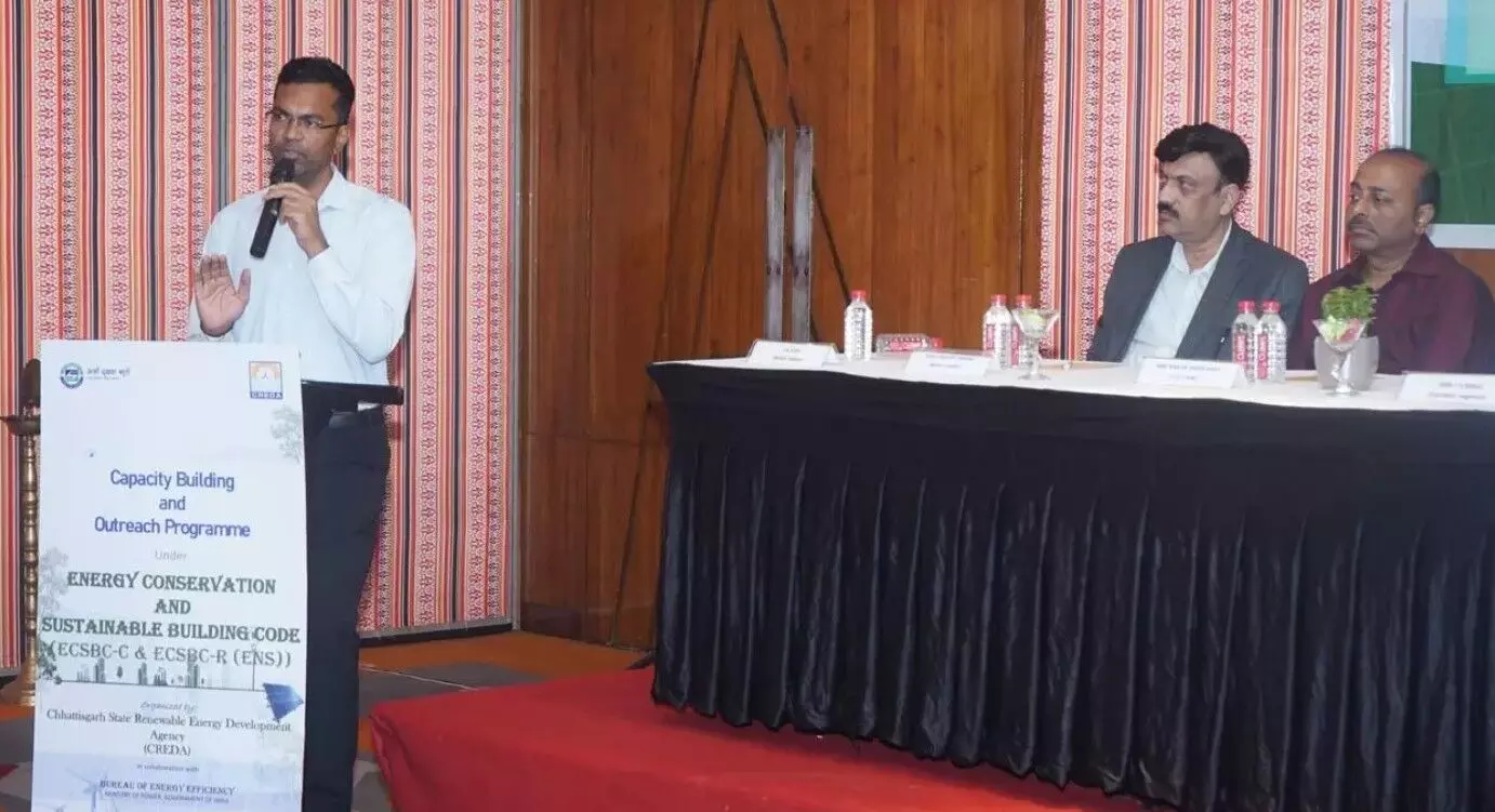 Chhattisgarh CREDA News: ऊर्जा संरक्षण एवं सतत भवन... ... CG Top News Live: 6 साल की मासूम से नाबालिग ने किया बलात्कार, कुरकुरे खिलाने का लालच देकर की दरिंदगी, पढ़ें छत्तीसगढ़ की Top News Live सबसे तेज़