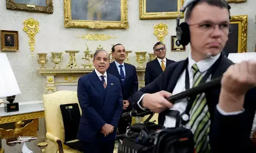 Donald Trump News: ट्रंप ने पाकिस्तान को दिखाई औकात! 30 मिनट कराया इंतजार, फोटो तक नहीं हुई जारी, जानिए और क्या हुआ?