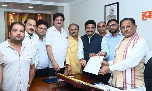 CG Employees News: मुख्यमंत्री से कर्मचारी अधिकारी फेडरेशन ने की मुलाकात, CM विष्णुदेव बोले-कर्मचारियों की समस्याओं पर....