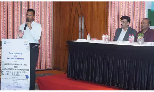 Chhattisgarh CREDA News: ऊर्जा संरक्षण एवं सतत भवन संहिता पर आधारित कार्यशाला में आये प्रतिभागियों को क्रेडा, CEO राजेश सिंह राणा ने किया संबोधित...