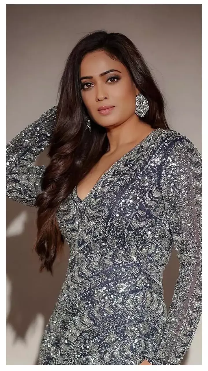 एक बार फिर Shweta Tiwari ने दिखाई कैमरे के सामने हॉट अंदाज, फोटो देख रह जाएंगे हैरान...