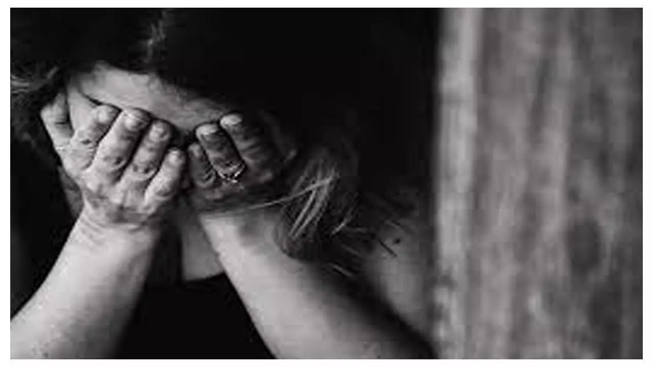 CG Teacher News: टीचर की शर्मनाक करतूत! 7वी की छात्रा से की गन्दी हरकत, भयभीत होकर छोड़ दी परीक्षा