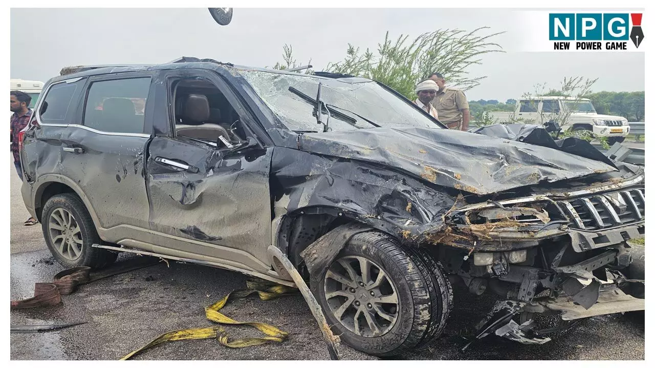 Bundelkhand Accident News: एक्सप्रेसवे पर पलटी स्कॉर्पियो, छत्तीसगढ़ निवासी मां-बेटे की दर्दनाक मौत, पत्नी-बच्चों से मिलने जा रहे थे पंजाब