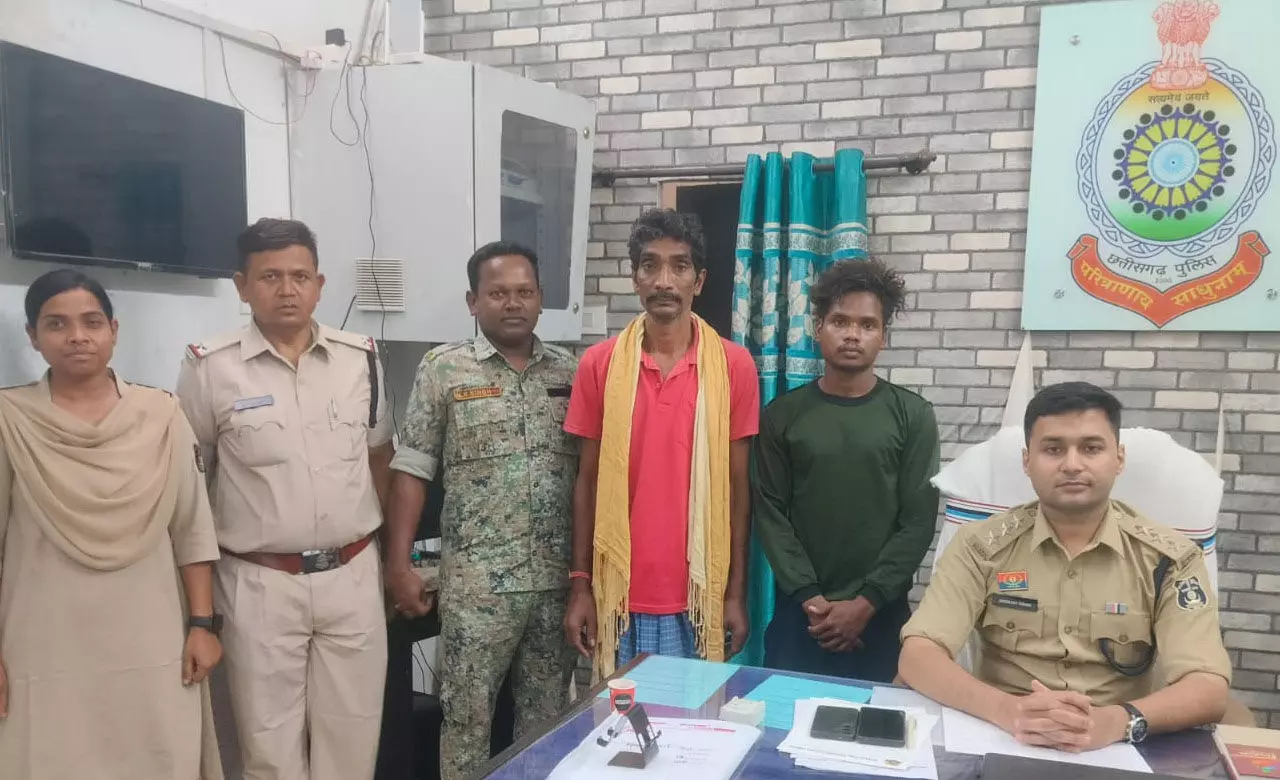 Raigarh News: बेटी को पीटता था, गुस्साए ससुर ने घर आये दामाद को टांगी से काट डाला... Raigarh News: बेटी को पीटता था, गुस्साए ससुर ने घर आये दामाद को टांगी से काट डाला...