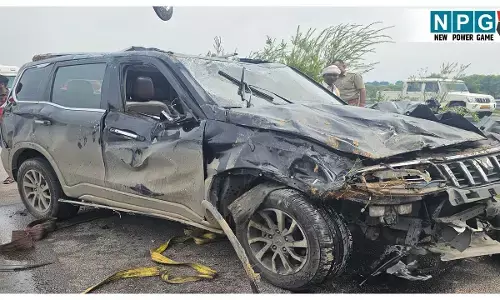 Bundelkhand Accident News: एक्सप्रेसवे पर पलटी स्कॉर्पियो, छत्तीसगढ़ निवासी मां-बेटे की दर्दनाक मौत, पत्नी-बच्चों से मिलने जा रहे थे पंजाब