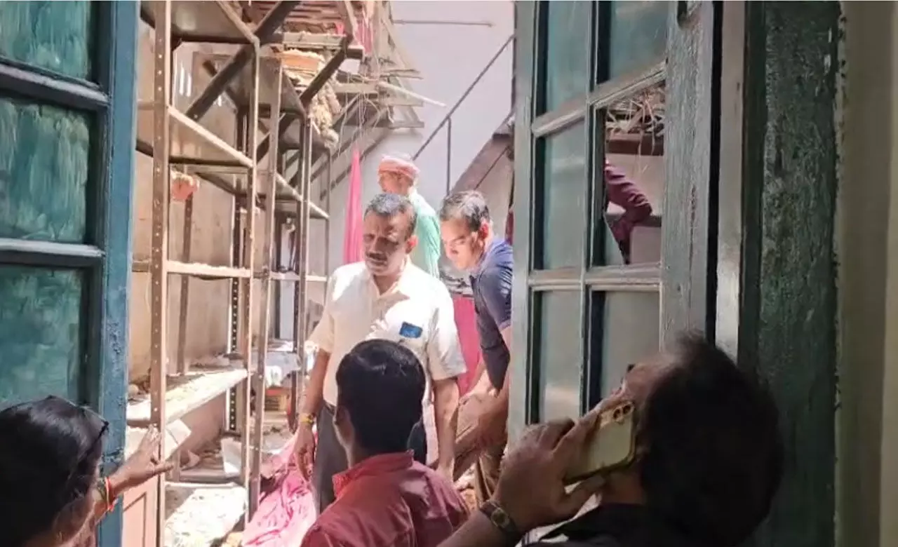 Raipur News: कलेक्ट्रेट परिसर में बड़ा हादसा, भरभराकर गिरी छत...