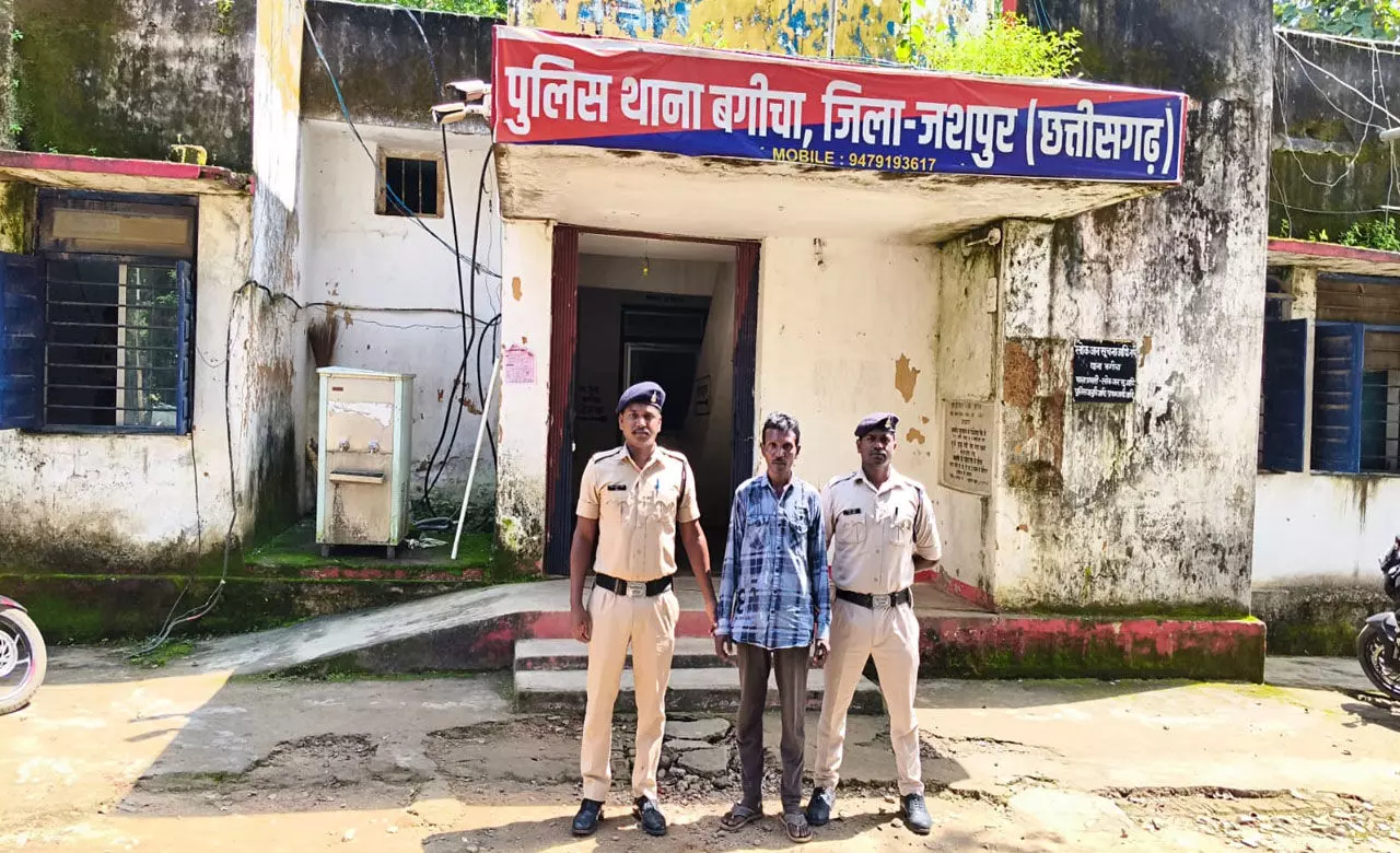 Jashpur News: देवी दुर्गा व हिंदू धर्म के खिलाफ अभद्र पोस्ट, पुलिस ने आरोपी को भेजा जेल...