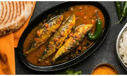 नवरात्रि में मछली-भात खाकर की जाती है माता दुर्गा की पूजा, देवी को 9 दिनों तक चढ़ाया जाता है ये प्रसाद, जानें कहाँ की है ये अनोखी परंपरा