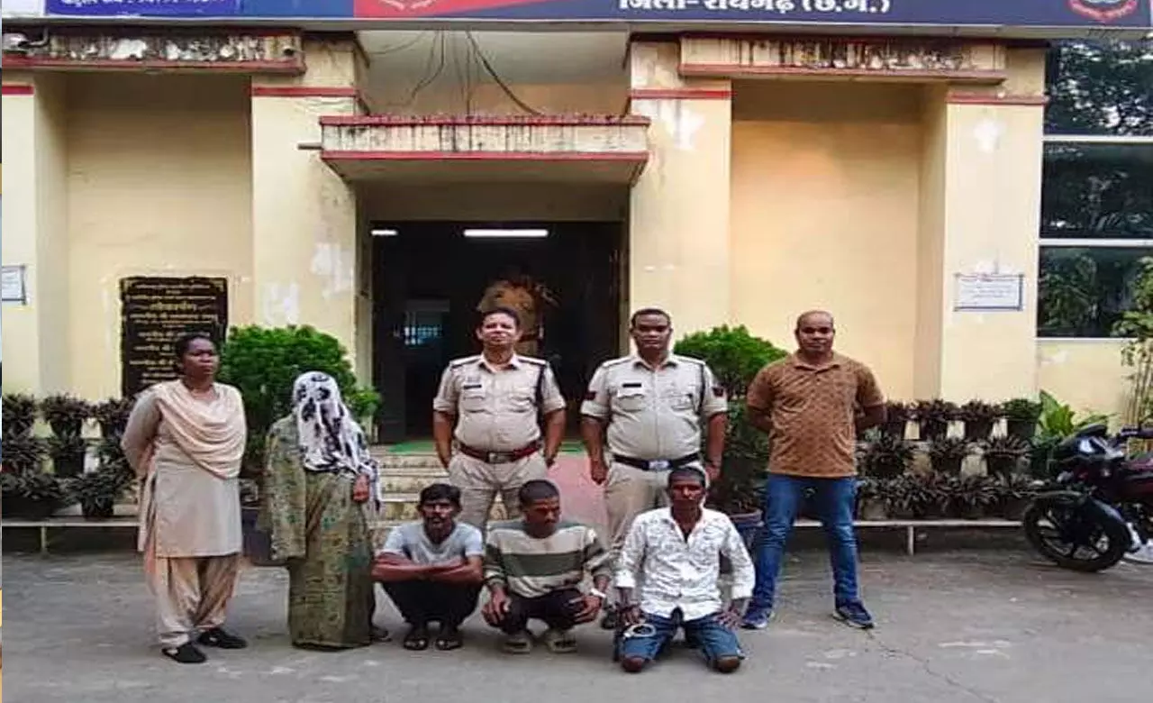 Raigarh Crime News लव मैरिज के बाद ससुराल के लोग करने लगे प्रताड़ित, पति भी शराब पीकर करता था मारपीट, महिला ने फांसी लगाकर दी जान... Raigarh Crime News लव मैरिज के बाद ससुराल के लोग करने लगे प्रताड़ित, पति भी शराब पीकर करता था मारपीट, महिला ने फांसी लगाकर दी जान...