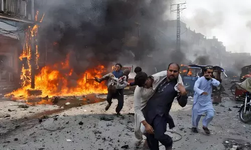 Pakistan Bomb Blast: बम धमाके से फिर दहला पाकिस्तान, हर तरफ लाशें ही लाशें! अस्पतालों में इमरजेंसी घोषित, देखें VIDEO