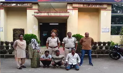 Raigarh Crime News लव मैरिज के बाद ससुराल के लोग करने लगे प्रताड़ित, पति भी शराब पीकर करता था मारपीट, महिला ने फांसी लगाकर दी जान...