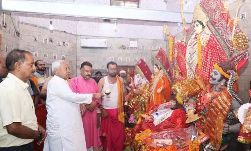 Bihar News : महाअष्टमी के अवसर पर मुख्यमंत्री नीतीश पहुंचे दुर्गा पूजा में, माँ के महागौरी स्वरूप के किए दर्शन किए