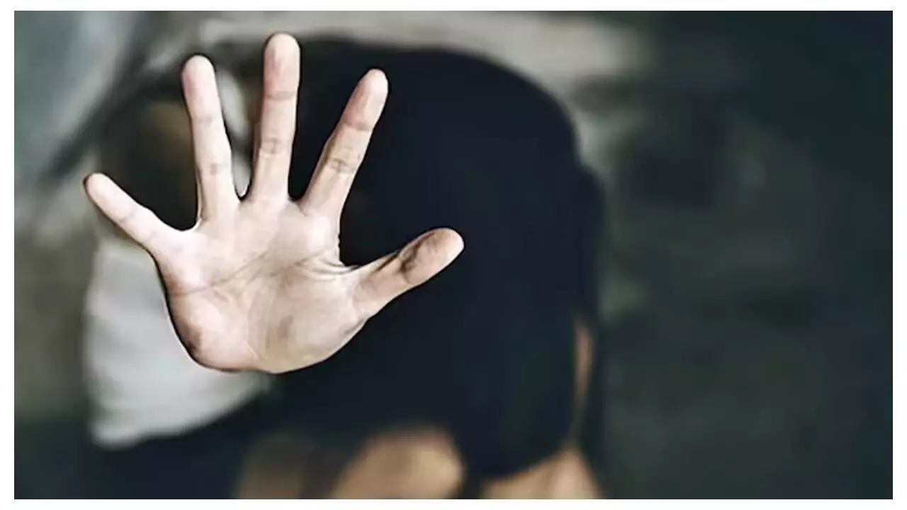 CG Rape News: नवरात्रि पर भी बाज नहीं आये दरिंदे…. अष्टमी के दिन 5 साल की बच्ची से किया दुष्कर्म, आरोपी गिरफ्तार