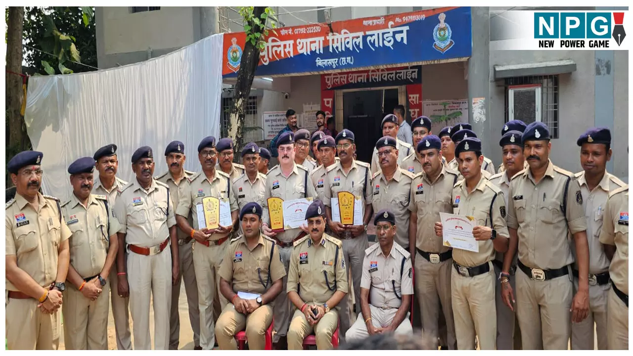 CG News: SSP ने अफ़सरों को किया सम्मानित, नशे के सौदागरों को सलाखों के पीछे पहुंचाने वाले पुलिस अफ़सरों  को थाने पहुंचकर किया सम्मान